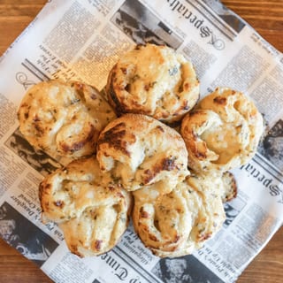 Cheesy Garlic Spirals